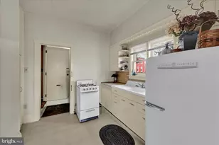 529 Windsor St, Reading, PA 19601 - Photo 9