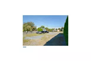 18 N Pearl St, Wernersville, PA 19565 - Photo 3