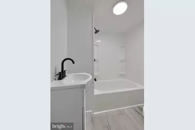 1047 Muhlenberg Street, Reading, PA 19602 - Photo 11