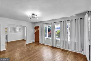 1815 Holly Rd, Reading, PA 19602 - Photo 3