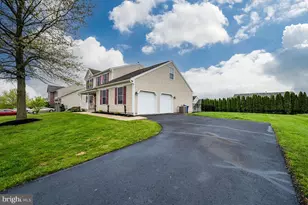 4985 Thornbury Cir, Douglassville, PA 19518 - Photo 5