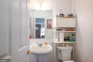 210 Oak Hill Ln, Reading, PA 19610 - Photo 5