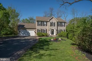 903 Maplewood Dr, Douglassville, PA 19518 - Photo 3