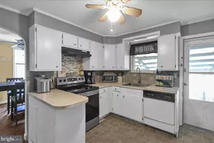 3217 Noble St, Reading, PA 19605 - Photo 3