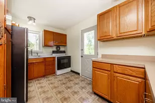 104 Briarwood Dr, Douglassville, PA 19518 - Photo 9
