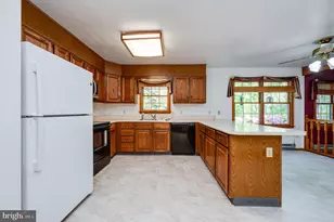 27 Doe Ridge Dr, Fleetwood, PA 19522 - Photo 9