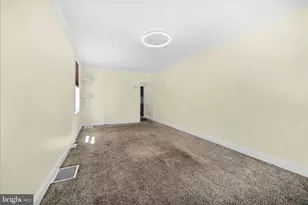 744 Pear St, Reading, PA 19601 - Photo 5