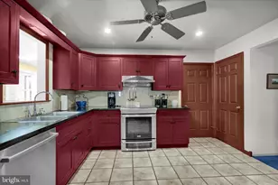 313 Parkview Rd, Reading, PA 19606 - Photo 9