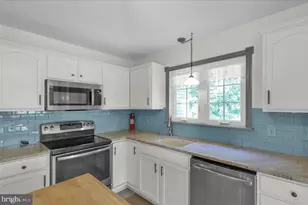 223 Woodbridge Ln, Douglassville, PA 19518 - Photo 11