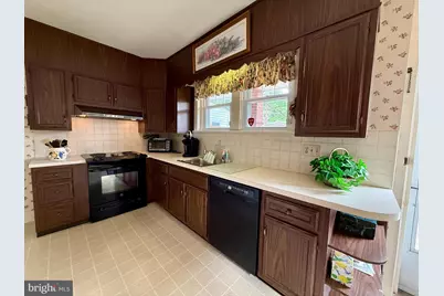 1557 Dauphin Av, Wyomissing, PA 19610 - Photo 11
