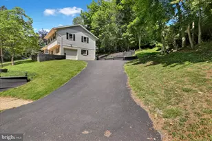 1907 Holly Rd, Reading, PA 19602 - Photo 3