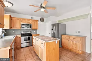 604 Farmingdale Dr, Douglassville, PA 19518 - Photo 13