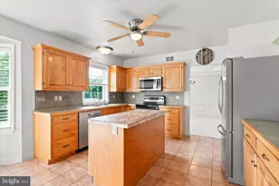 604 Farmingdale Dr, Douglassville, PA 19518 - Photo 11