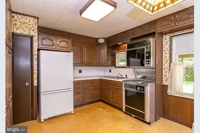 327 Newport Avenue, Reading, PA 19611 - Photo 7