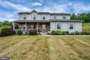 389 Eagleview Dr, Mohrsville, PA 19541 - Photo 1