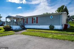 500 Caravelle Ln, Reading, PA 19606 - Photo 5