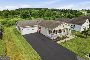 27 Eagles Watch N, Bechtelsville, PA 19505 - Photo 1