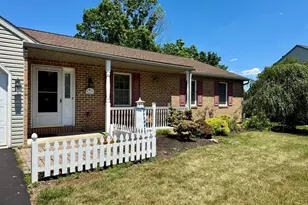 304 W Walnut Tree Dr, Blandon, PA 19510 - Photo 3