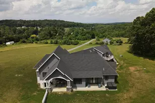 410 Walnuttown Rd, Fleetwood, PA 19522 - Photo 5