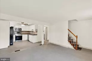 302 Elmwood Ave, Reading, PA 19609 - Photo 5