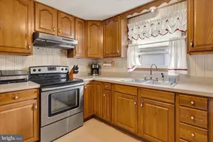 27 Maywood Ave, Reading, PA 19608 - Photo 9