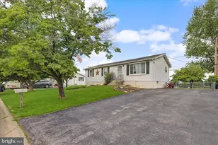 27 Maywood Ave, Reading, PA 19608 - Photo 3