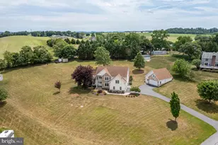 101 Chris Dr, Lenhartsville, PA 19534 - Photo 3