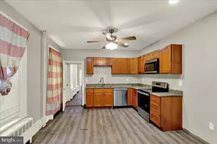 227 N 10th St, Reading, PA 19601 - Photo 7