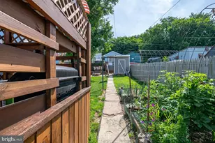 325 S 3rd St, Hamburg, PA 19526 - Photo 21