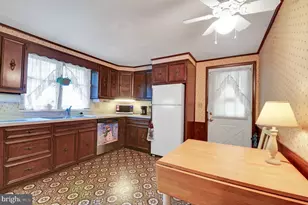 310 Carolina Ave, Reading, PA 19605 - Photo 11