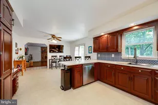 402 Russell Ave, Douglassville, PA 19518 - Photo 9