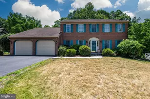 402 Russell Ave, Douglassville, PA 19518 - Photo 1