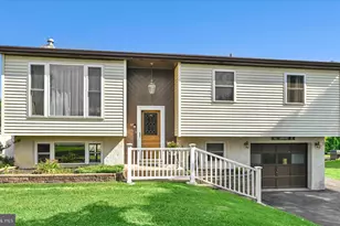 47 Carriage Cir, Oley, PA 19547 - Photo 5