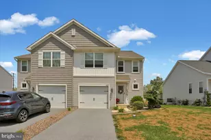 425 Smokering Dr, Robesonia, PA 19551 - Photo 1