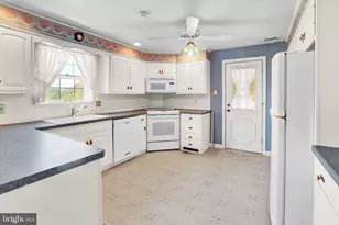 115 Sunset Ln, Boyertown, PA 19512 - Photo 9