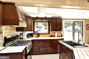 126 W Neversink Rd, Reading, PA 19606 - Photo 9