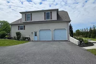 302 Chris Dr, Lenhartsville, PA 19534 - Photo 3