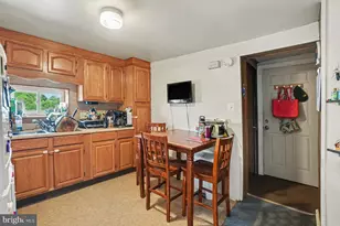 229 Upland Ave, Reading, PA 19611 - Photo 9
