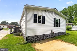 357 Midland Ave, Reading, PA 19606 - Photo 9