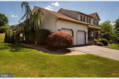 431 E Augusta Drive, Sinking Spring, PA 19608 - Photo 3