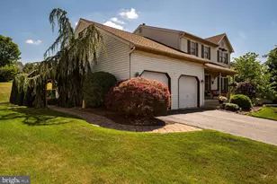 431 E Augusta Dr, Sinking Spring, PA 19608 - Photo 3