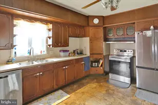 1101 Elizabeth Ave, Reading, PA 19605 - Photo 9