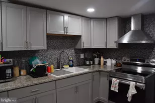 1124 Spruce St, Reading, PA 19602 - Photo 9