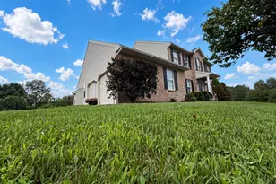 184 Pond View Dr, Hamburg, PA 19526 - Photo 1