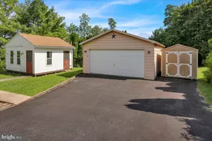 37 Harman Rd, Reading, PA 19606 - Photo 5