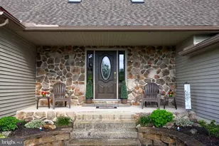 28 Davids Dr, Fleetwood, PA 19522 - Photo 3