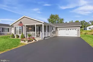 176 Eagles Watch Dr S, Bechtelsville, PA 19505 - Photo 1