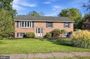 4 Aspen Ct, Douglassville, PA 19518 - Photo 1