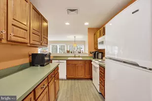 203 Oak Hill Ln, Reading, PA 19610 - Photo 7