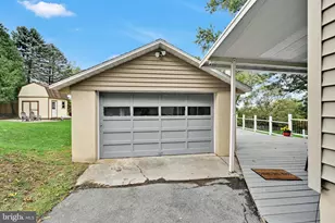 261 W Poplar St, Fleetwood, PA 19522 - Photo 23
